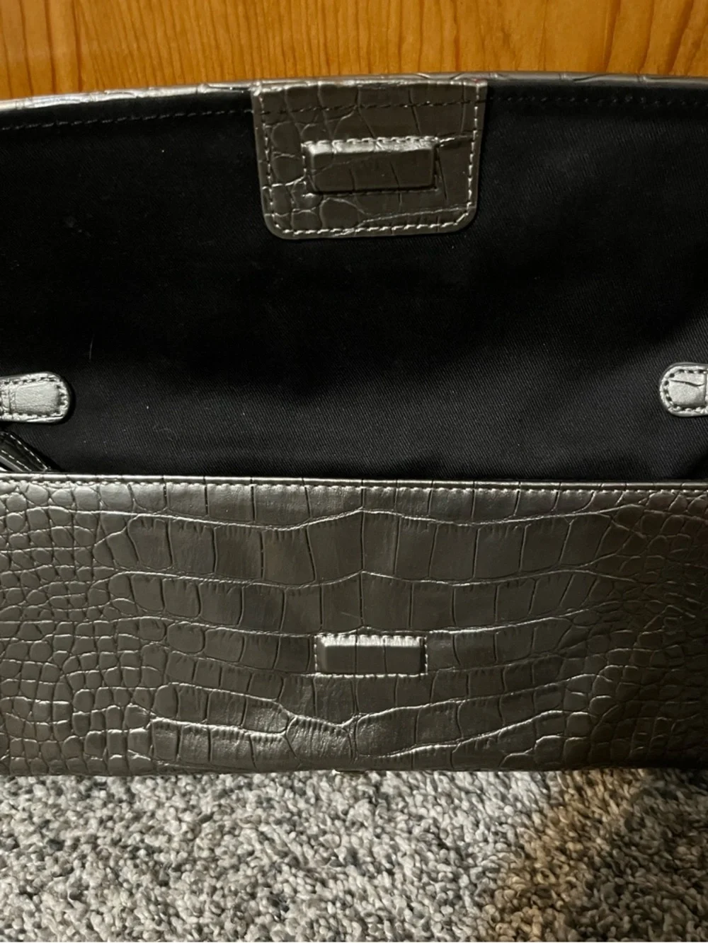 🔥 Ann Taylor Gunmetal Croc-Embossed Chain Shoulder Clutch